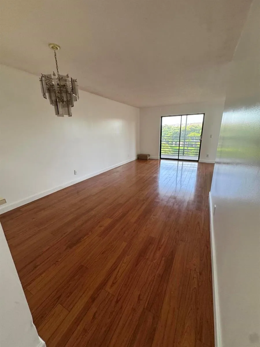 10304 Sunrise Lakes Blvd #312 Sunrise, FL 33322