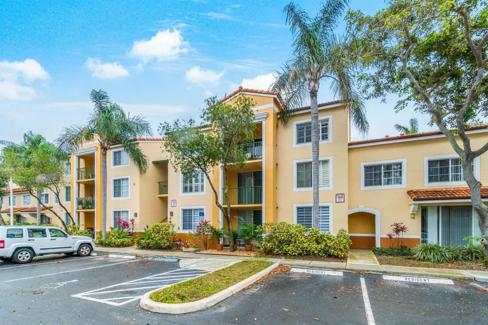 140 Yacht Club 107 Way #107 Hypoluxo, FL 33462