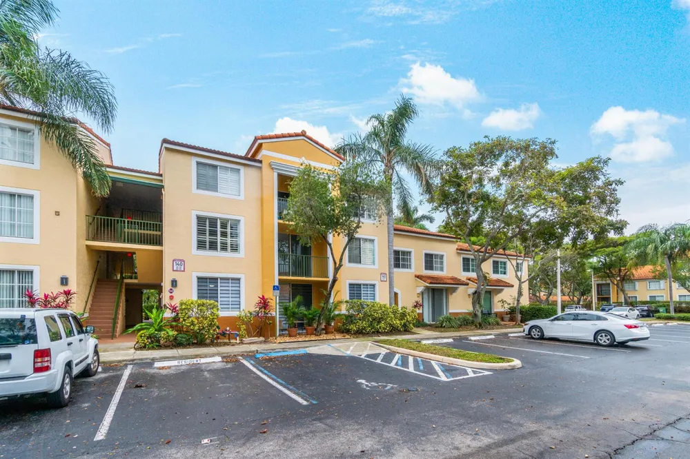 140 Yacht Club 107 Way #107 Hypoluxo, FL 33462
