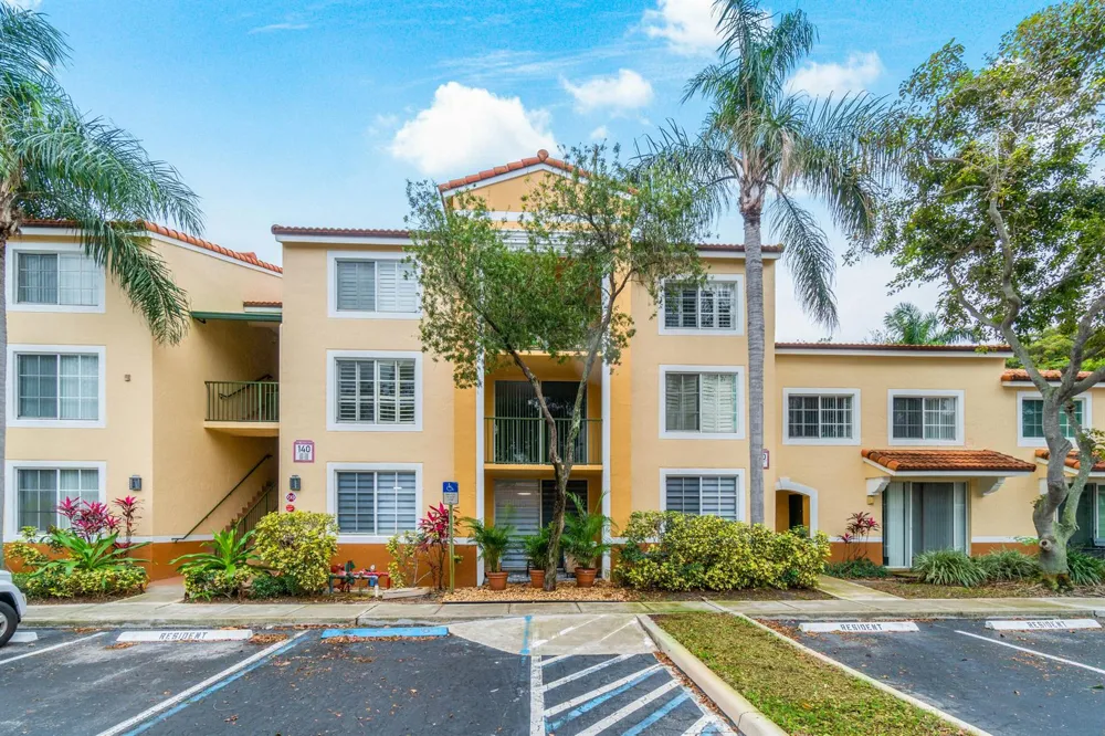 140 Yacht Club 107 Way #107 Hypoluxo, FL 33462