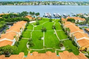 140 Yacht Club 107 Way #107 Hypoluxo, FL 33462