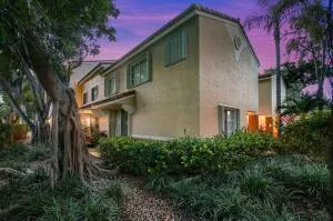 140 Yacht Club 107 Way #107 Hypoluxo, FL 33462
