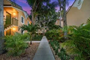 140 Yacht Club 107 Way #107 Hypoluxo, FL 33462