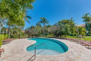 140 Yacht Club 107 Way #107 Hypoluxo, FL 33462