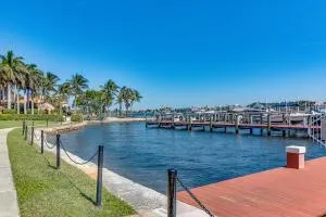 140 Yacht Club 107 Way #107 Hypoluxo, FL 33462