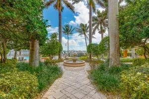 140 Yacht Club 107 Way #107 Hypoluxo, FL 33462