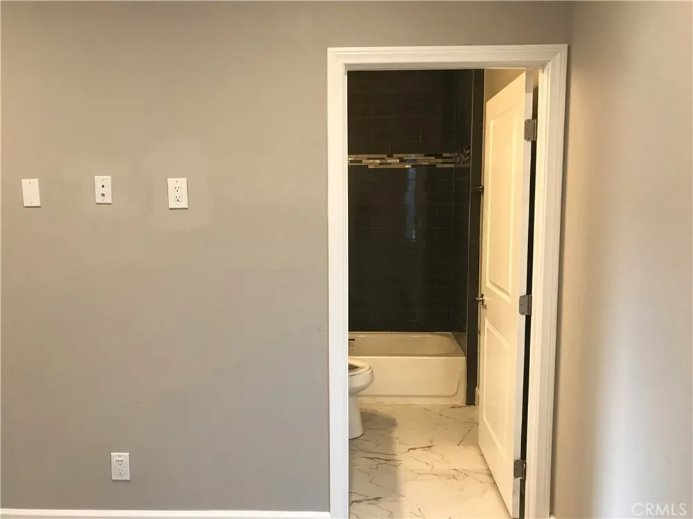 220 E 61st Los Angeles, CA 90003