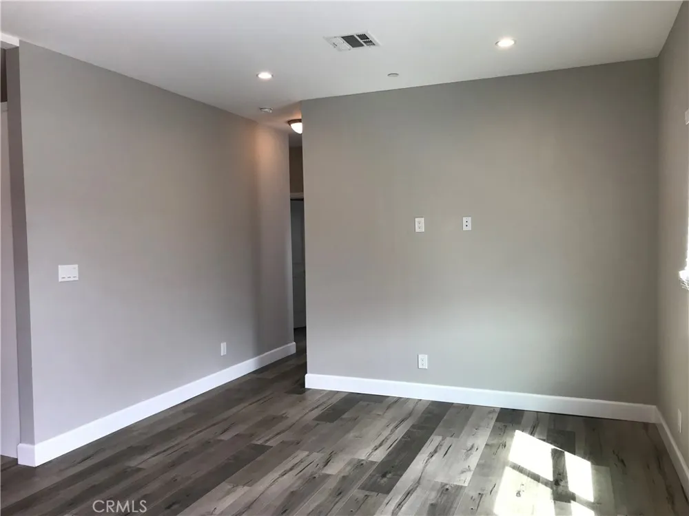 220 E 61st Los Angeles, CA 90003