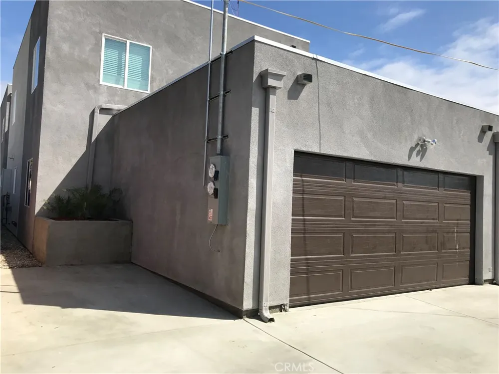 220 E 61st Los Angeles, CA 90003
