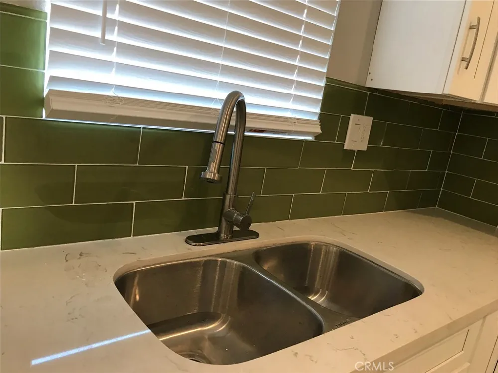 220 E 61st Los Angeles, CA 90003
