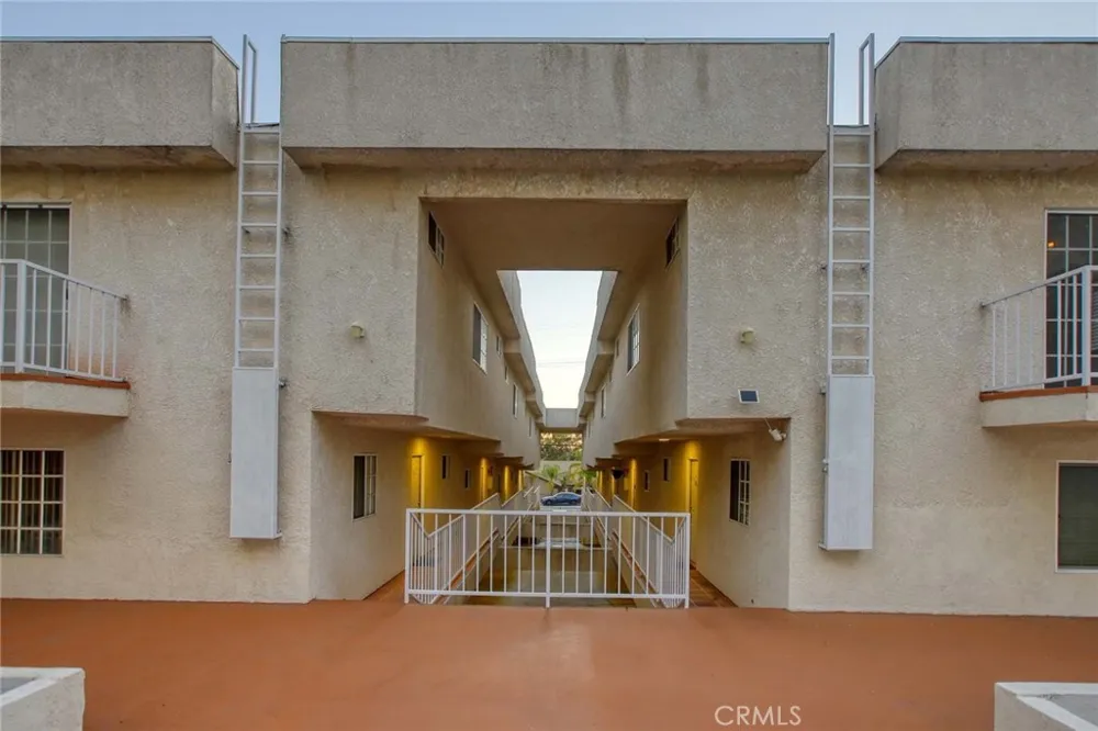 10274 Tujunga Canyon #2 Tujunga, CA 91042