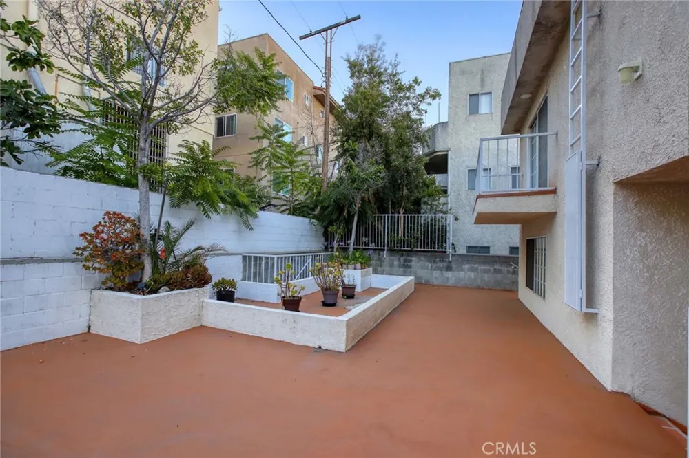 10274 Tujunga Canyon #2 Tujunga, CA 91042