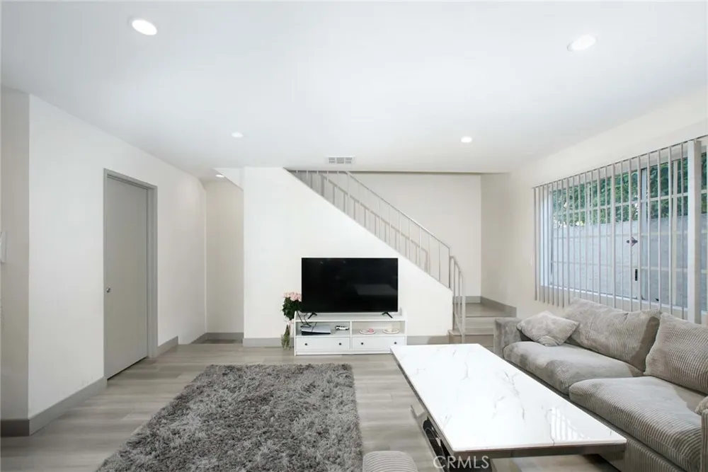 10274 Tujunga Canyon #2 Tujunga, CA 91042