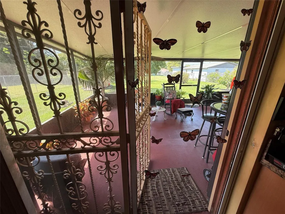 10262 SW 179th Perrine, FL 33157