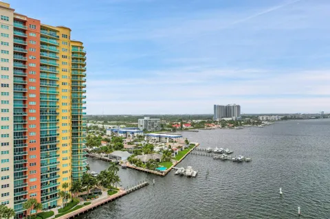 2640 Lake Shore Drive #2011