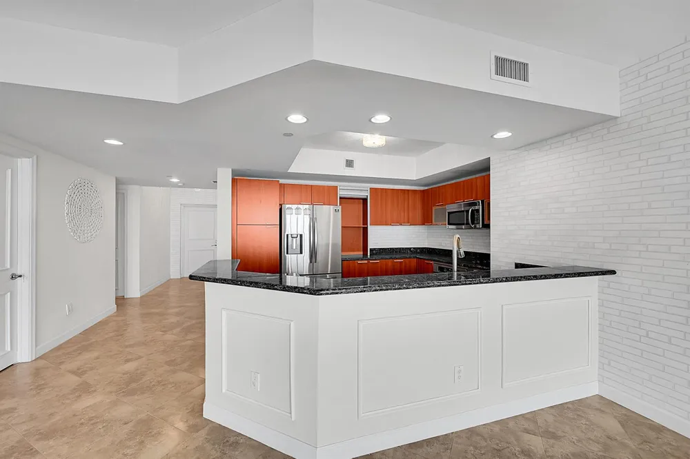 2640 Lake Shore Drive #2011 Riviera Beach, FL 33404