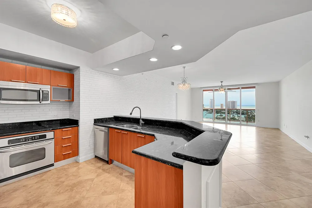 2640 Lake Shore Drive #2011 Riviera Beach, FL 33404