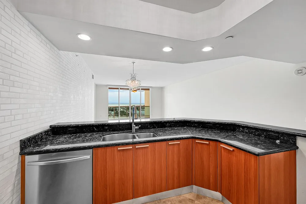 2640 Lake Shore Drive #2011 Riviera Beach, FL 33404