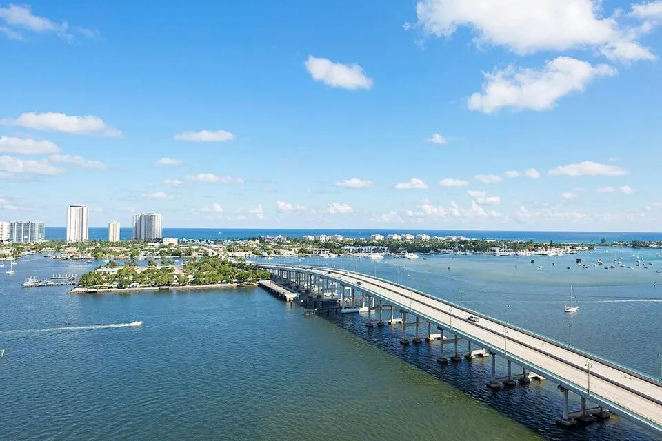 2640 Lake Shore Drive #2011 Riviera Beach, FL 33404