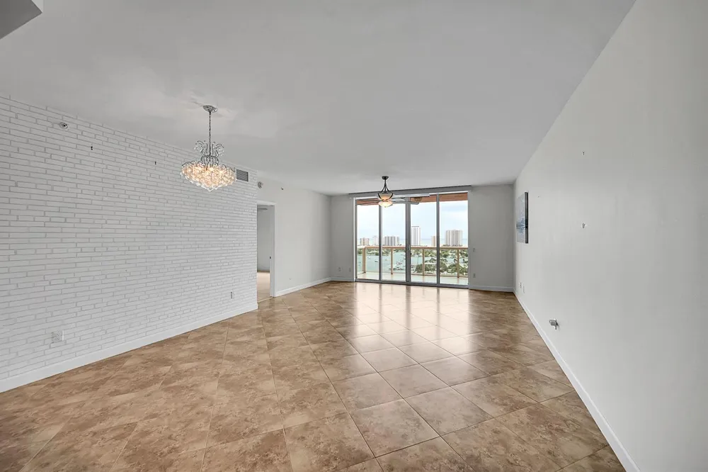 2640 Lake Shore Drive #2011 Riviera Beach, FL 33404