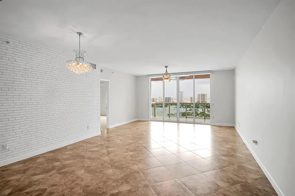 2640 Lake Shore Drive #2011 Riviera Beach, FL 33404