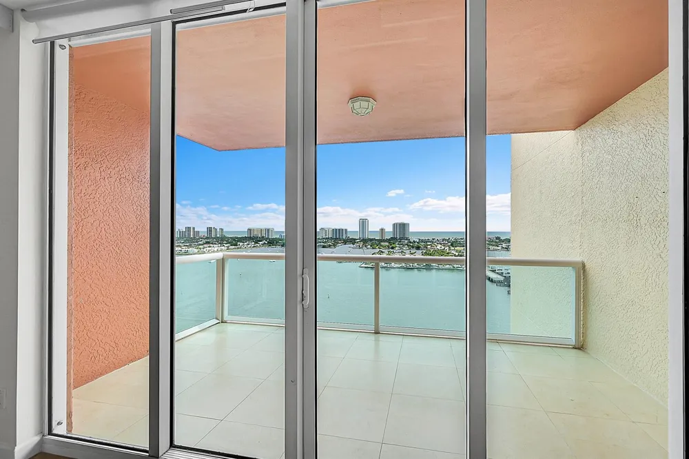 2640 Lake Shore Drive #2011 Riviera Beach, FL 33404
