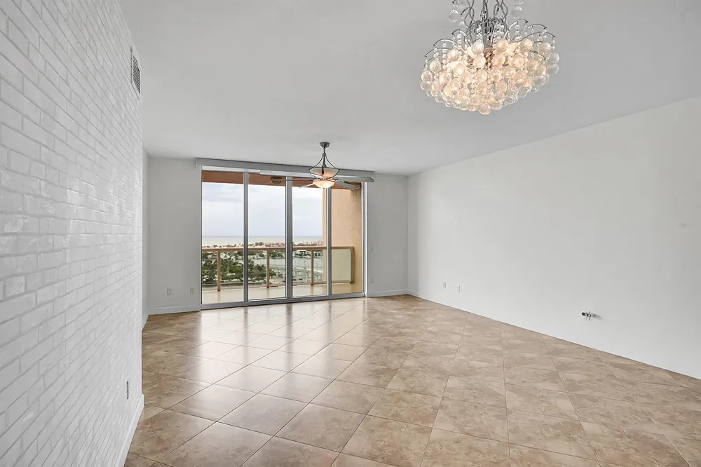 2640 Lake Shore Drive #2011 Riviera Beach, FL 33404