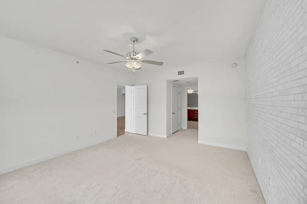 2640 Lake Shore Drive #2011 Riviera Beach, FL 33404