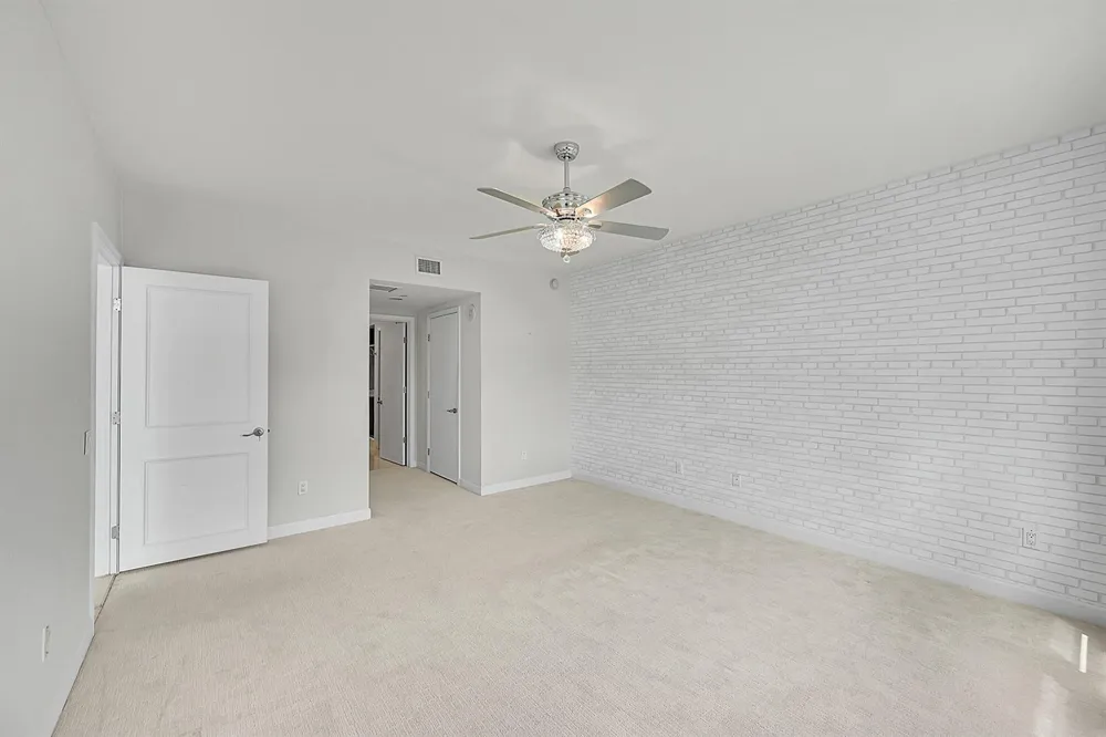 2640 Lake Shore Drive #2011 Riviera Beach, FL 33404