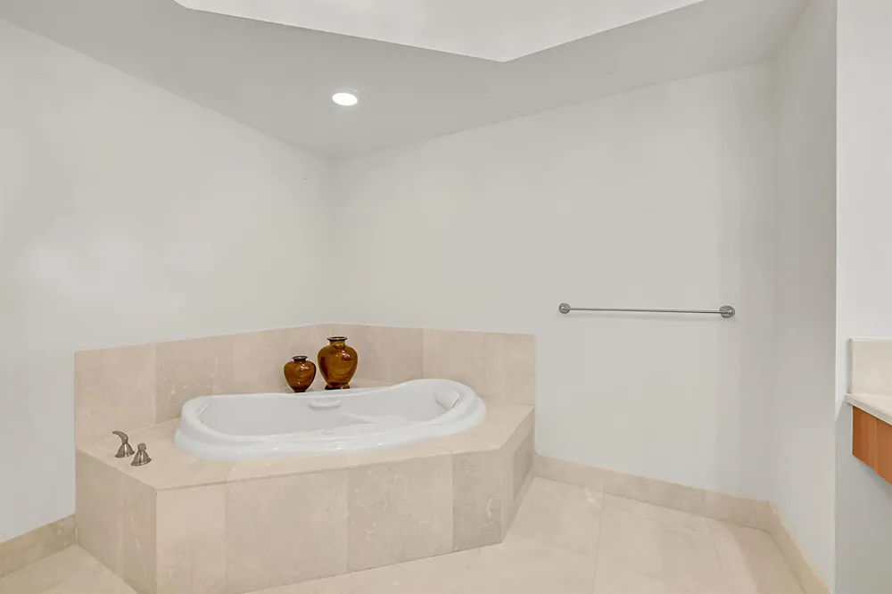 2640 Lake Shore Drive #2011 Riviera Beach, FL 33404