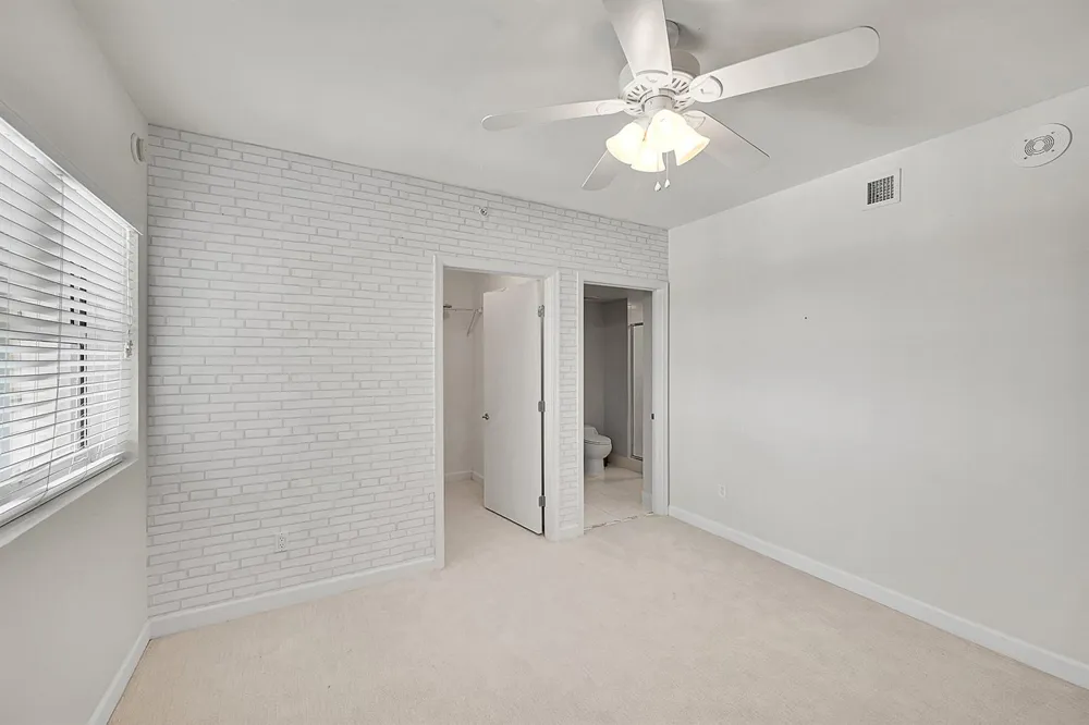 2640 Lake Shore Drive #2011 Riviera Beach, FL 33404