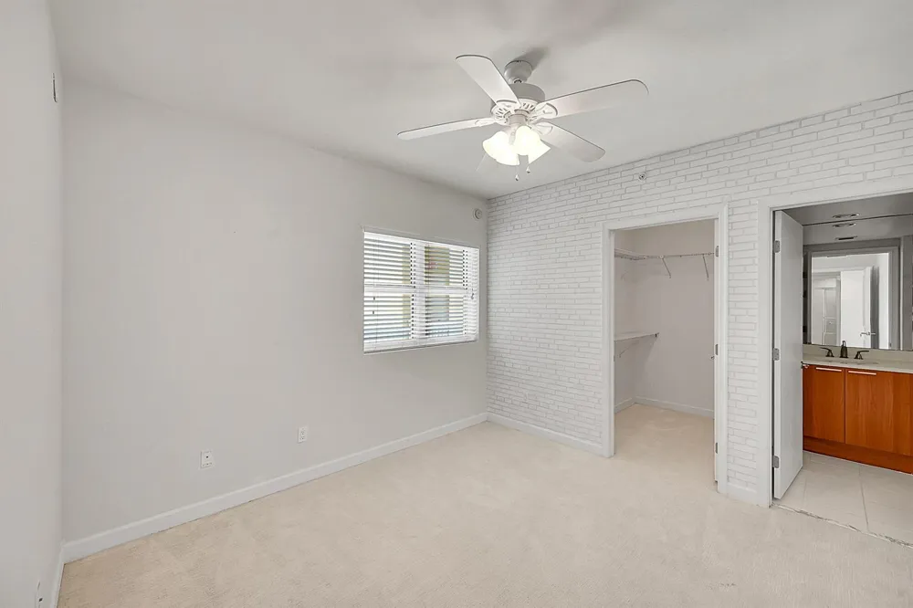 2640 Lake Shore Drive #2011 Riviera Beach, FL 33404