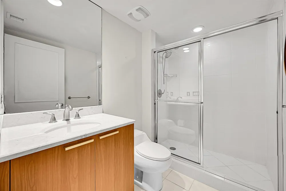 2640 Lake Shore Drive #2011 Riviera Beach, FL 33404