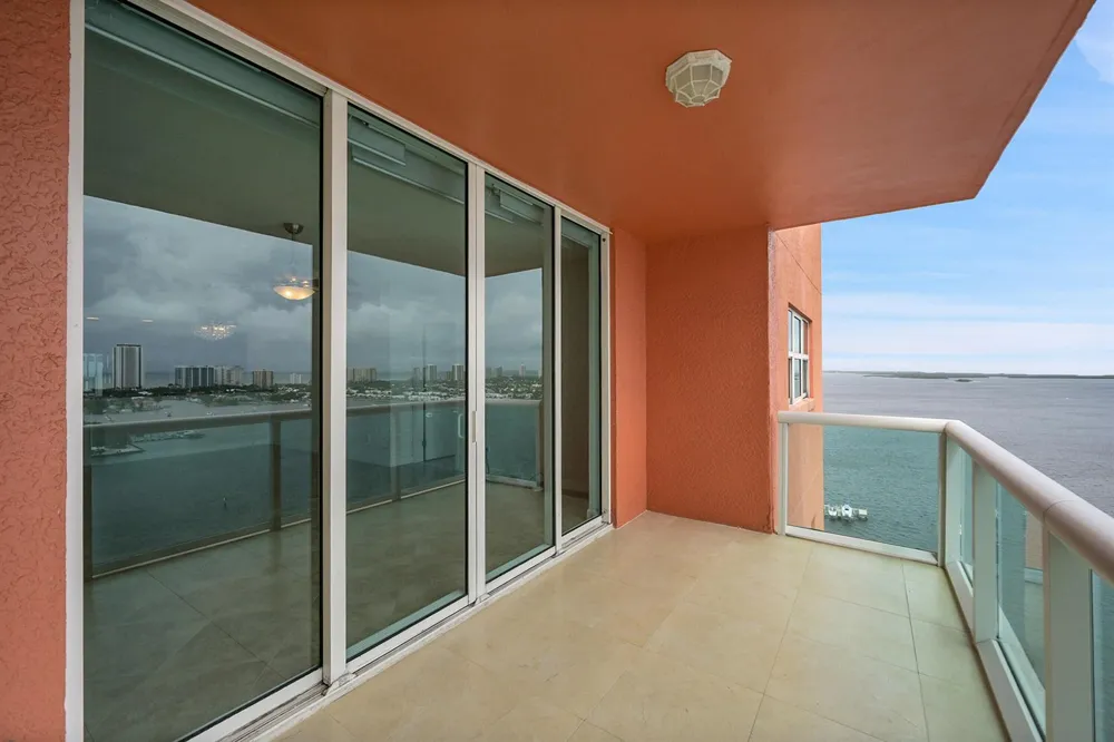 2640 Lake Shore Drive #2011 Riviera Beach, FL 33404