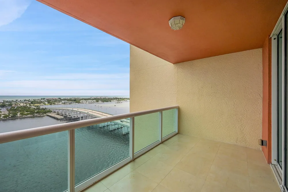 2640 Lake Shore Drive #2011 Riviera Beach, FL 33404