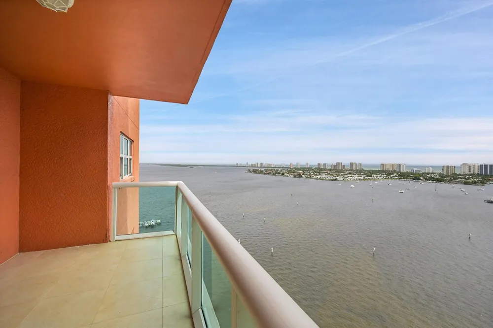 2640 Lake Shore Drive #2011 Riviera Beach, FL 33404