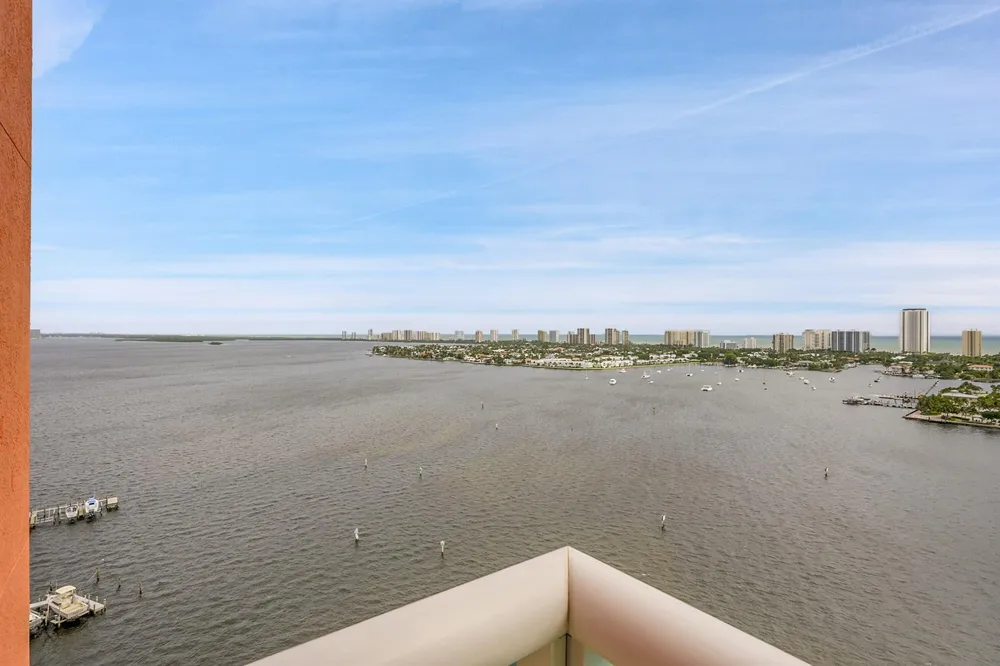 2640 Lake Shore Drive #2011 Riviera Beach, FL 33404