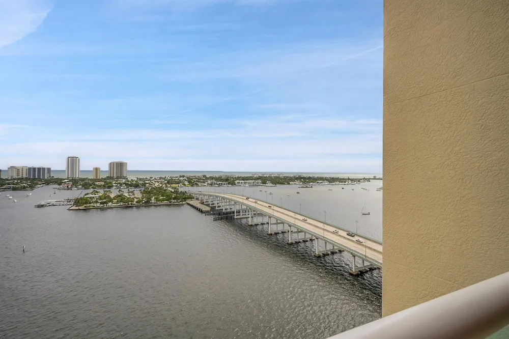 2640 Lake Shore Drive #2011 Riviera Beach, FL 33404