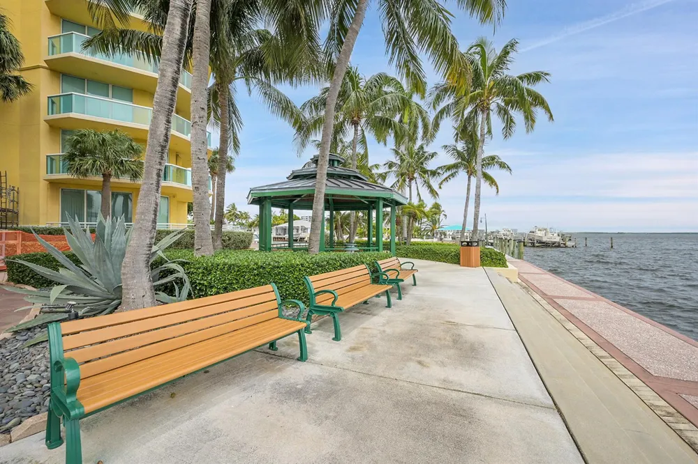 2640 Lake Shore Drive #2011 Riviera Beach, FL 33404