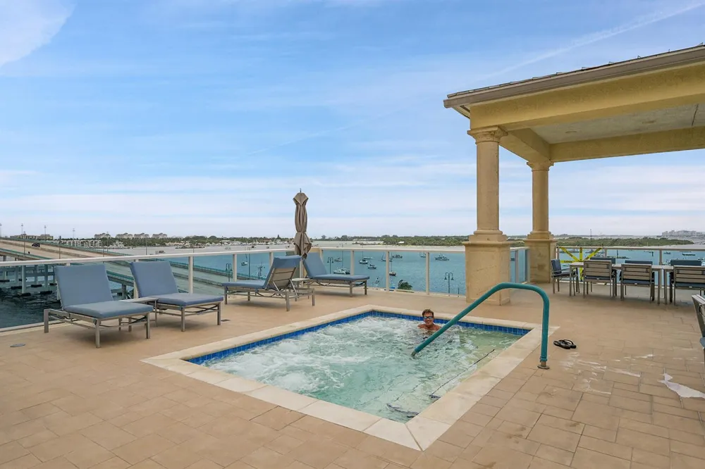 2640 Lake Shore Drive #2011 Riviera Beach, FL 33404
