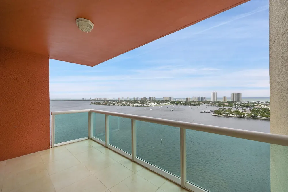 2640 Lake Shore Drive #2011 Riviera Beach, FL 33404