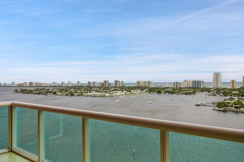 2640 Lake Shore Drive #2011 Riviera Beach, FL 33404