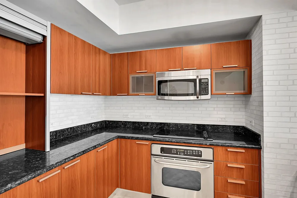2640 Lake Shore Drive #2011 Riviera Beach, FL 33404
