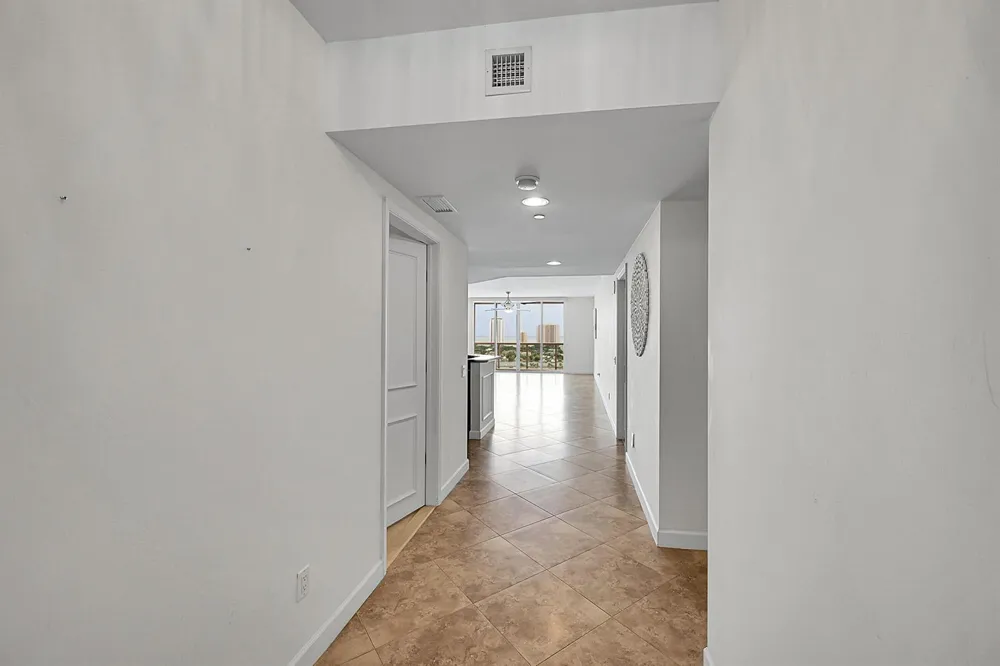 2640 Lake Shore Drive #2011 Riviera Beach, FL 33404