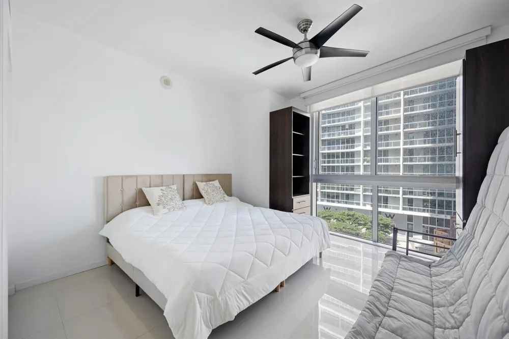 475 Brickell Avenue #1815 Miami, FL 33131