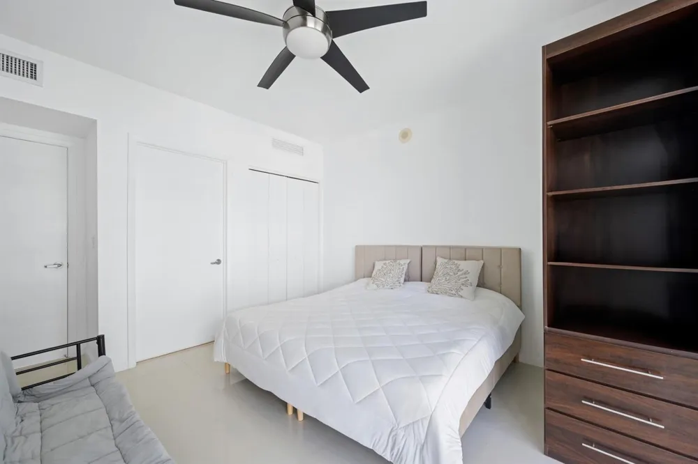 475 Brickell Avenue #1815 Miami, FL 33131