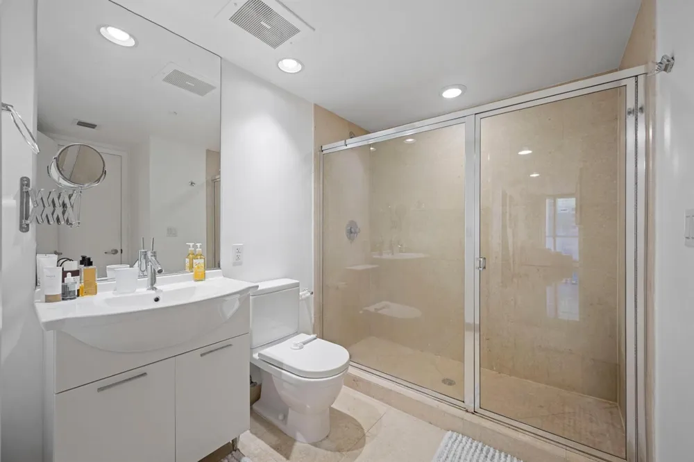 475 Brickell Avenue #1815 Miami, FL 33131