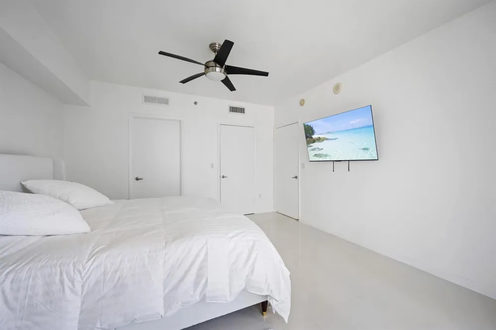 475 Brickell Avenue #1815 Miami, FL 33131