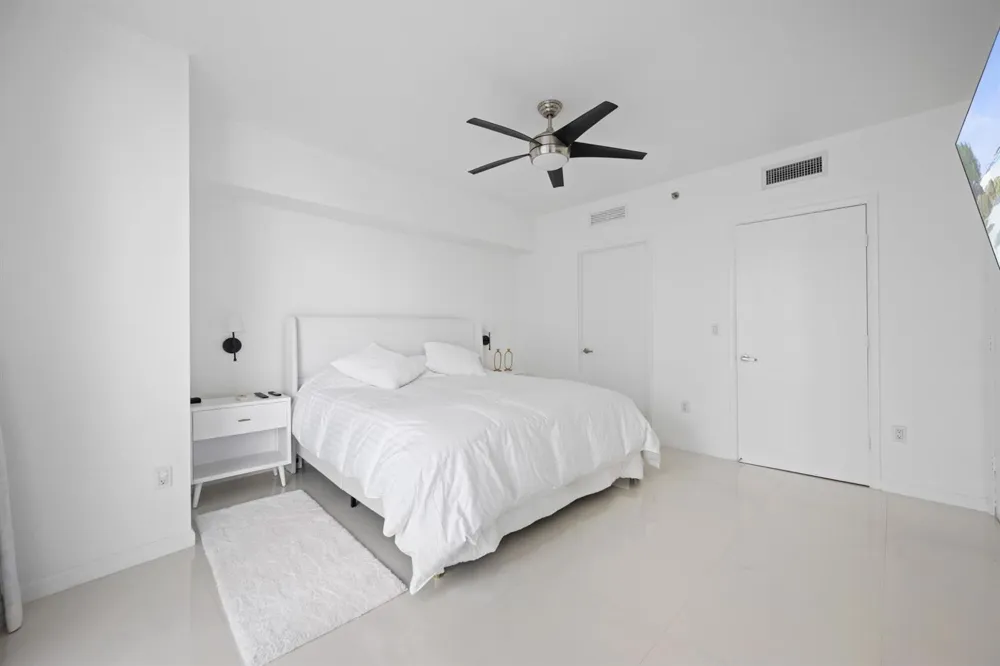 475 Brickell Avenue #1815 Miami, FL 33131