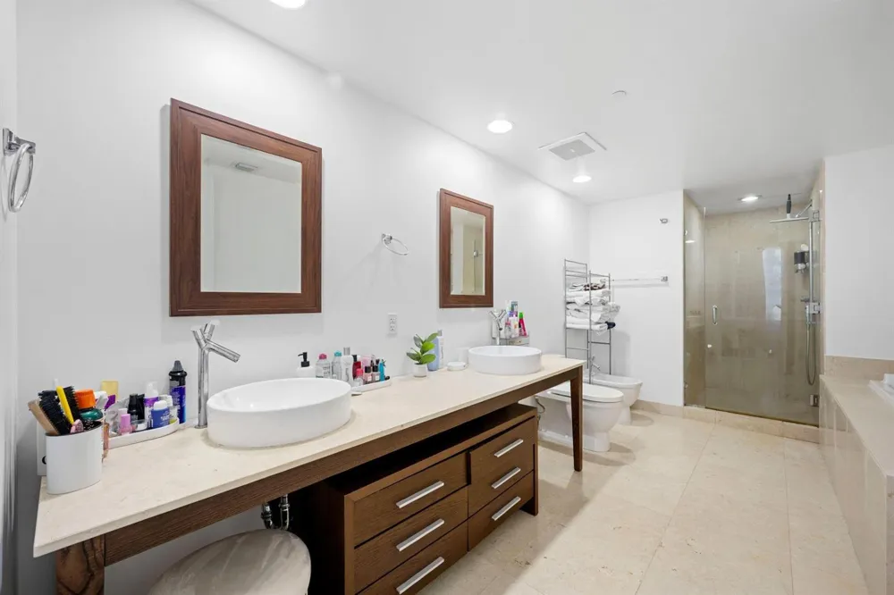 475 Brickell Avenue #1815 Miami, FL 33131